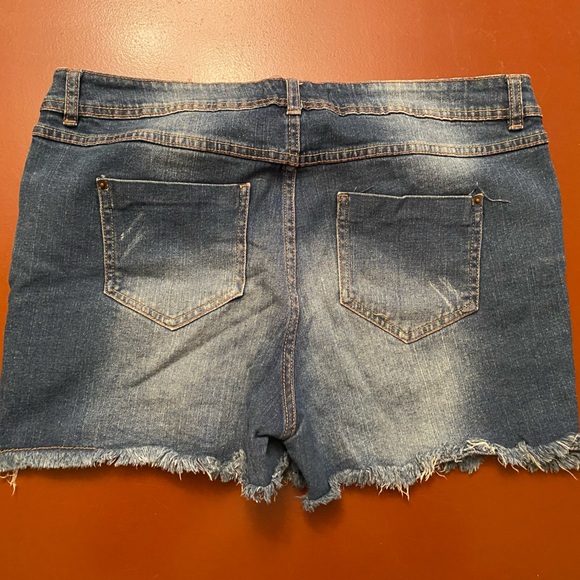 Denim shorts from LIQUIDx jeans - Picture 2 of 2